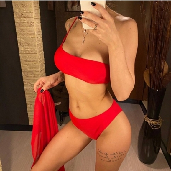 New Red Off Shoulder 3 Piece Bikini Set with Skirt Size Large - Picture 4 of 6